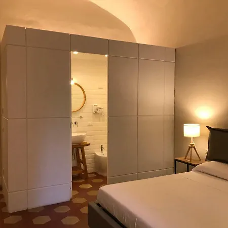 בית הארחה Palazzo Pignatelli 3*