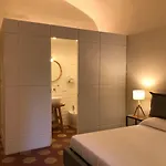 בית הארחה Palazzo Pignatelli 3*